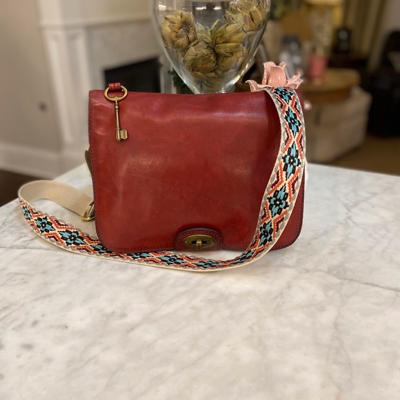 Fossil Handbags - ❤️FOSSIL LEATHER CROSSBODY MESSENGER BAG!